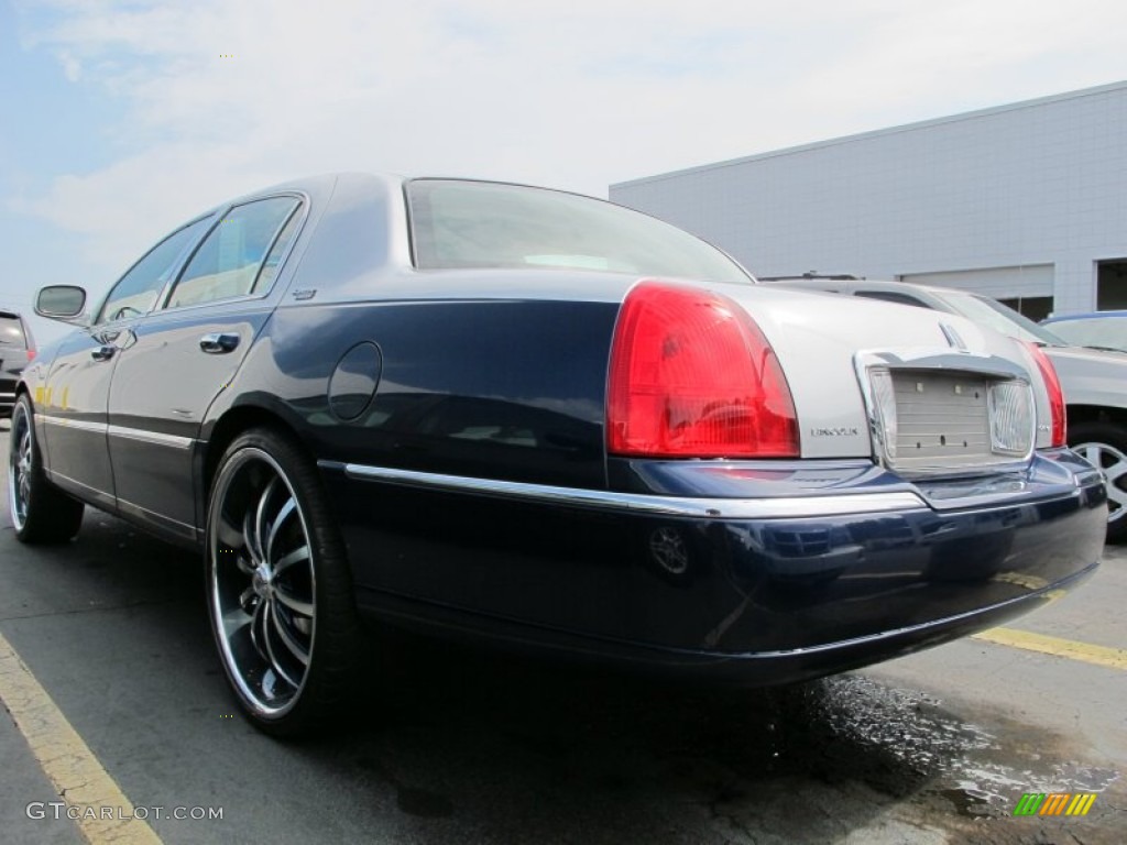 2008 Town Car Signature Limited - Dark Blue Metallic / Medium Light Stone photo #2