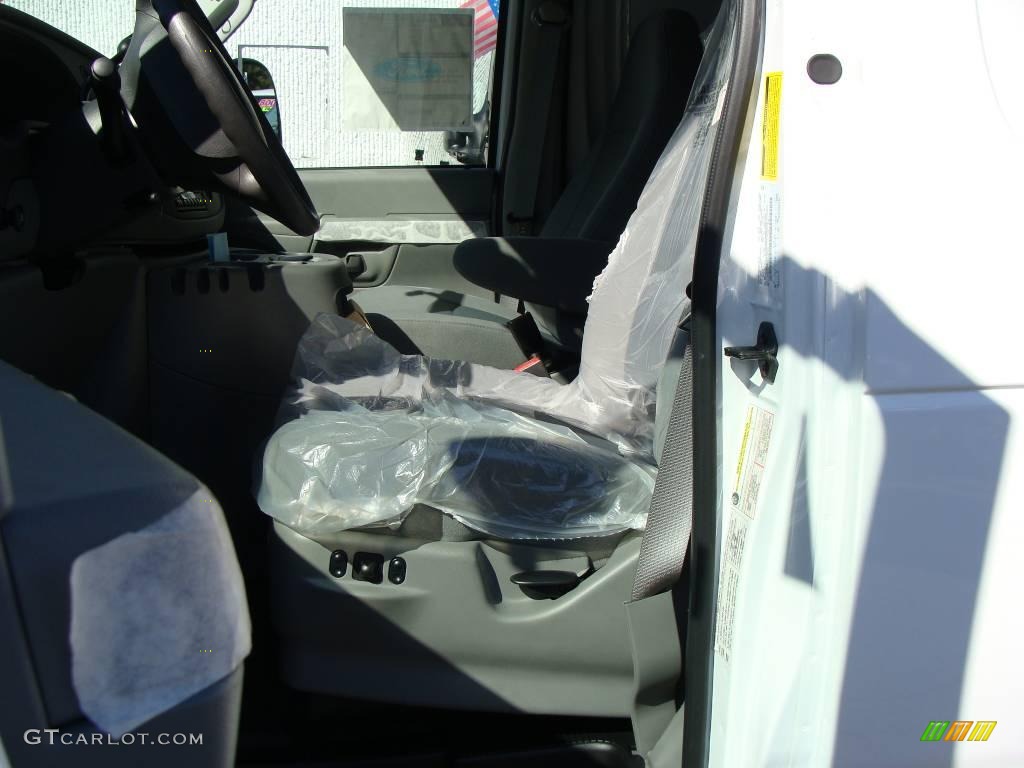 2008 E Series Van E250 Super Duty Cargo - Oxford White / Medium Flint photo #13