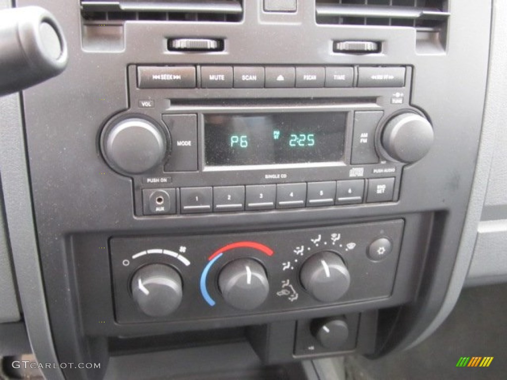 2007 Dodge Dakota SXT Club Cab 4x4 Controls Photos