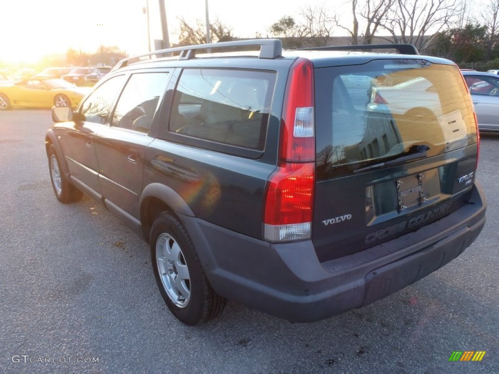 2002 V70 2.4T XC AWD Wagon - Cypress Green Metallic / Taupe/Light Taupe photo #6