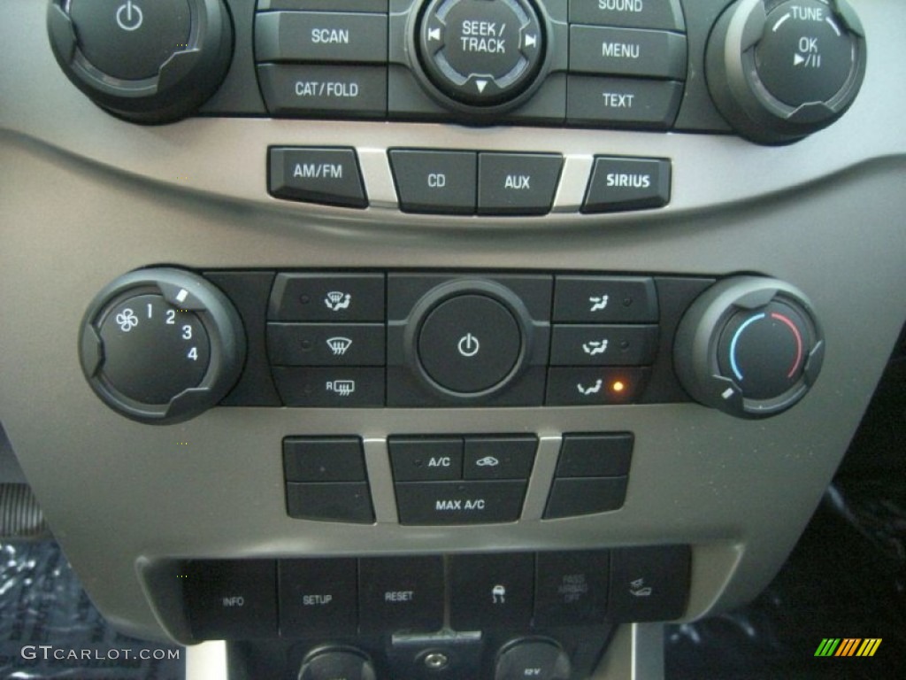 2010 Ford Focus SES Sedan Controls Photo #61713431