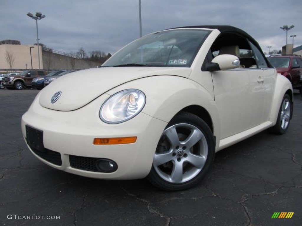 Harvest Moon Beige 2007 Volkswagen New Beetle 2.5 Convertible Exterior Photo #61723536