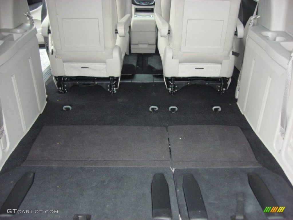 2011 Grand Caravan Crew - Dark Charcoal Pearl / Black/Light Graystone photo #10