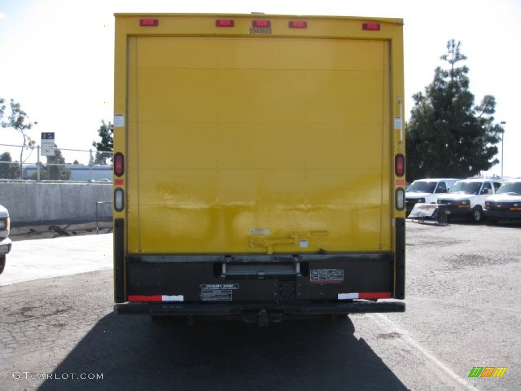 2008 Savana Cutaway 3500 Commercial Moving Truck - Yellow / Medium Pewter photo #7