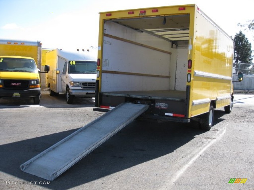 2008 Savana Cutaway 3500 Commercial Moving Truck - Yellow / Medium Pewter photo #6