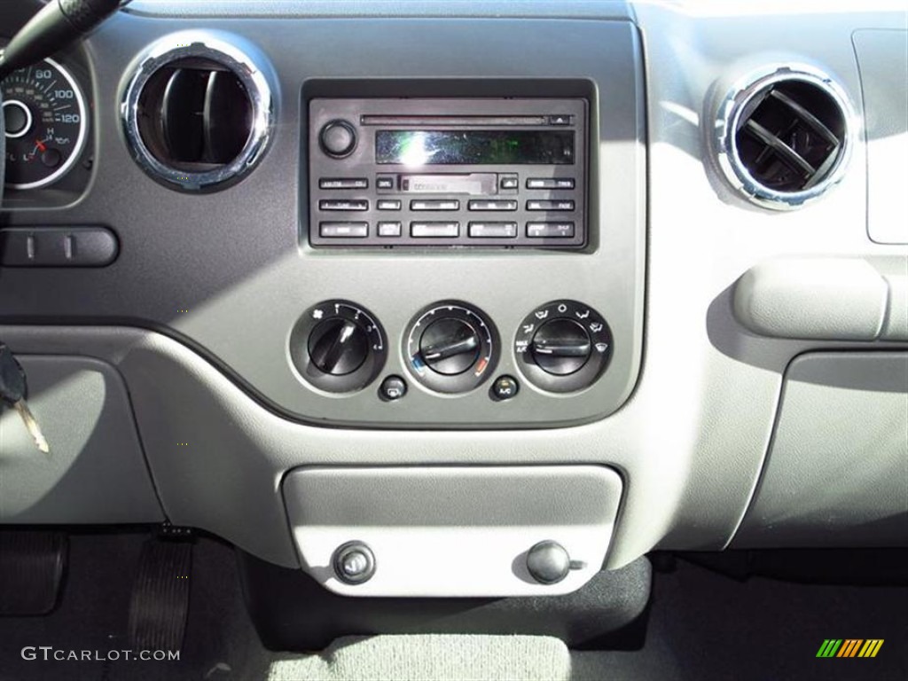 2005 Ford Expedition XLS Controls Photos
