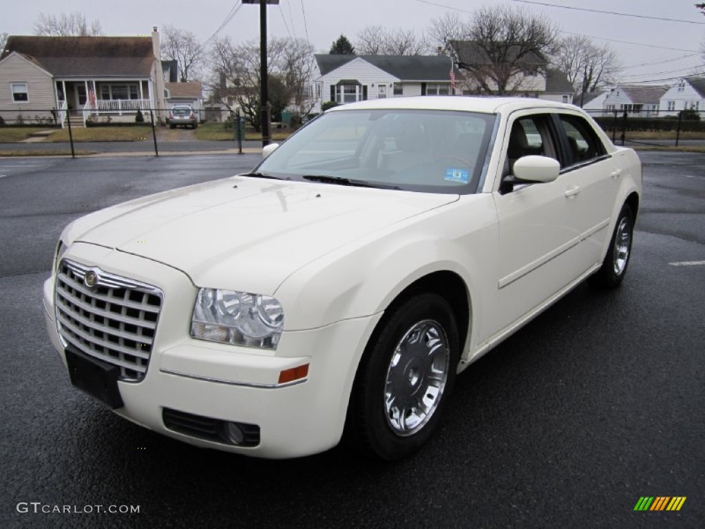 Cool Vanilla 2005 Chrysler 300 Limited Exterior Photo #61733241
