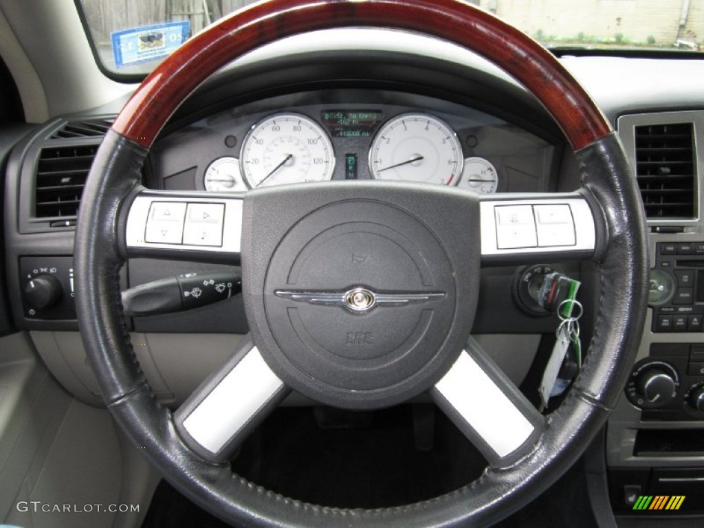 2005 Chrysler 300 Limited Steering Wheel Photos