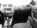 Black - Jetta SE Sedan Photo No. 15