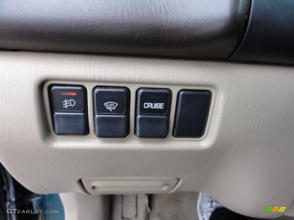 2001 Subaru Forester 2.5 S Controls Photo #61741614