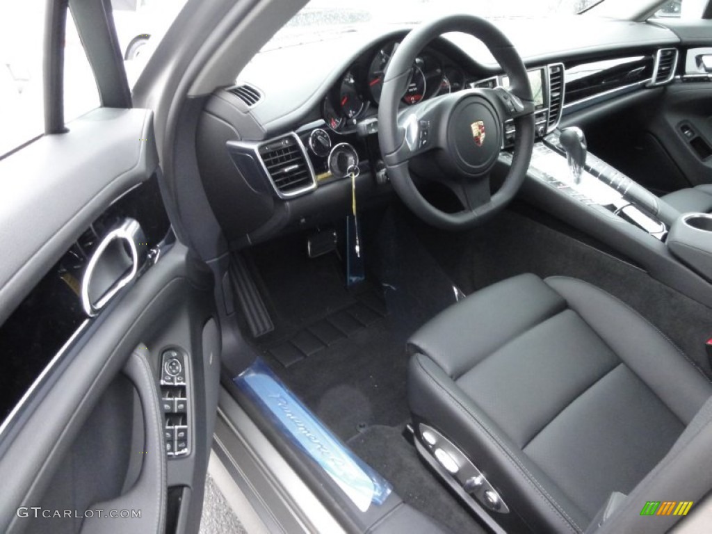 Black Interior 2012 Porsche Panamera 4 Photo #61743595