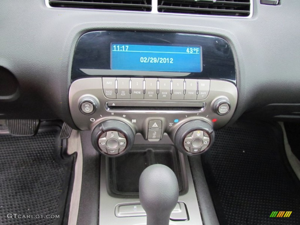 2010 Chevrolet Camaro LT Coupe Controls Photo #61743631