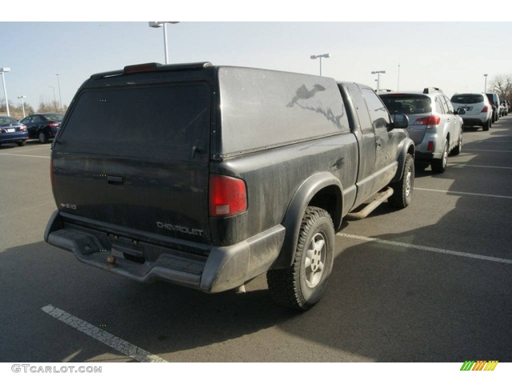 1997 S10 LS Extended Cab 4x4 - Black / Graphite photo #2