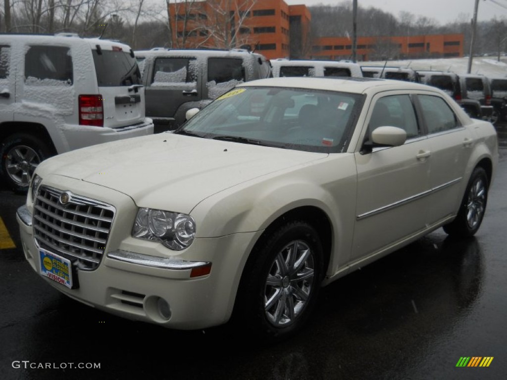 Cool Vanilla White Chrysler 300