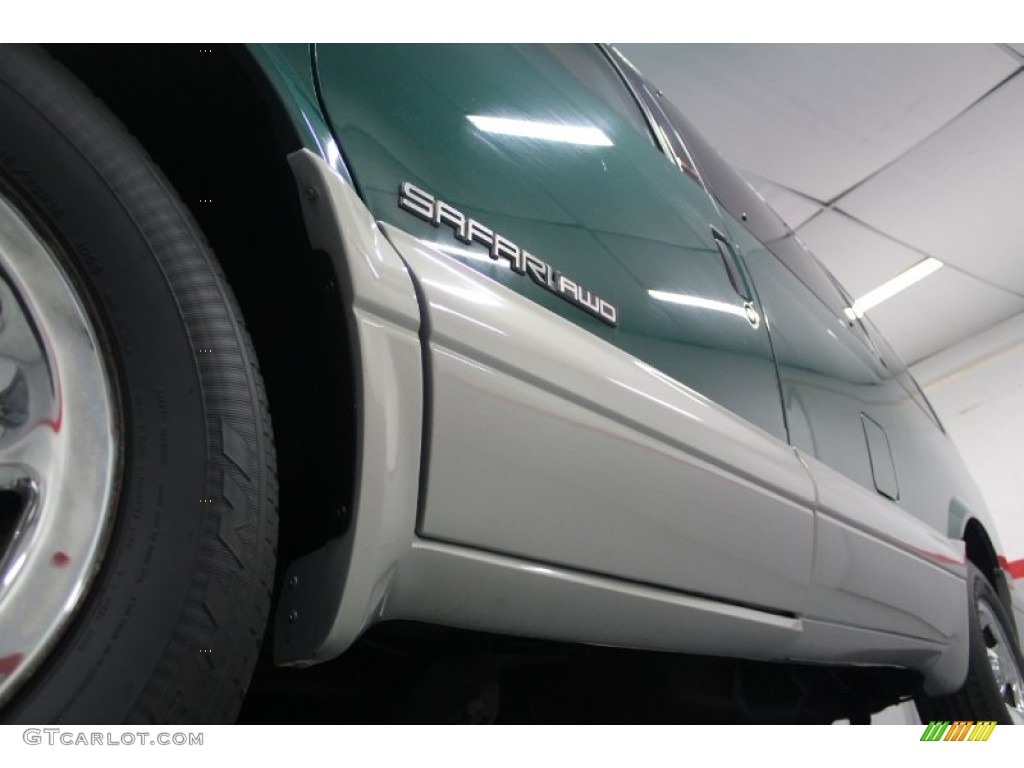 1999 Safari SLE AWD - Forest Green Metallic / Pewter photo #40