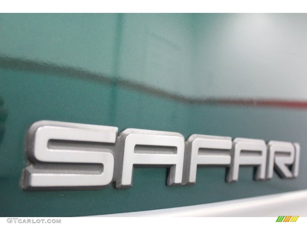1999 Safari SLE AWD - Forest Green Metallic / Pewter photo #44