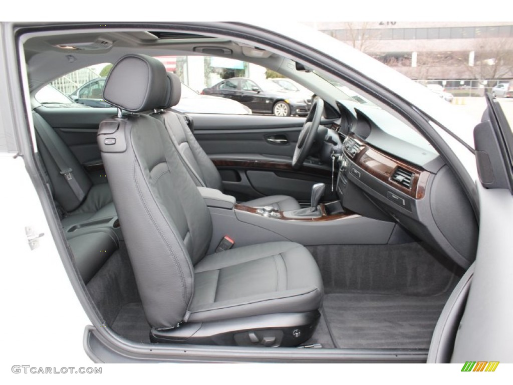 2011 3 Series 328i xDrive Coupe - Alpine White / Black photo #26