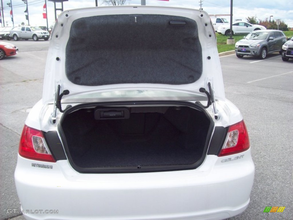 2012 Galant SE - White Pearl / Gray Sport photo #5