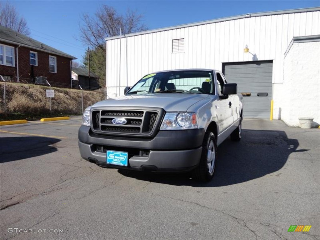 2005 F150 XL Regular Cab - Silver Metallic / Medium Flint Grey photo #2