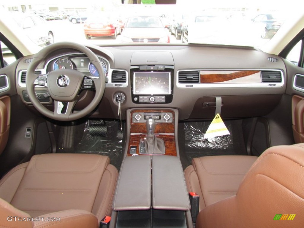 2012 Volkswagen Touareg VR6 FSI Lux 4XMotion Saddle Brown Dashboard Photo #61781378