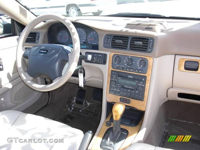 2004 C70 High Pressure Turbo - White / Beige photo #12