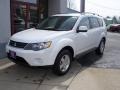 Diamond White Pearl - Outlander ES 4WD Photo No. 1