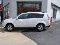 Diamond White Pearl - Outlander ES 4WD Photo No. 2