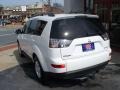 Diamond White Pearl - Outlander ES 4WD Photo No. 3