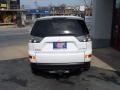 Diamond White Pearl - Outlander ES 4WD Photo No. 4