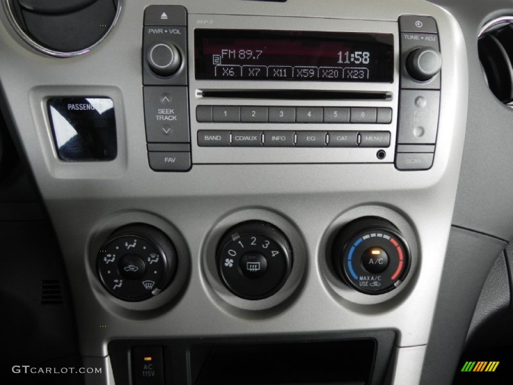 2009 Pontiac Vibe GT Controls Photo #61792961
