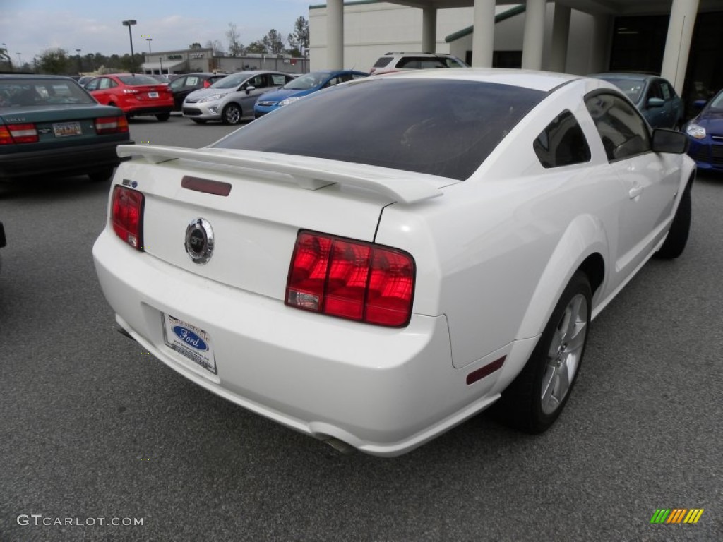 2006 Mustang GT Premium Coupe - Performance White / Dark Charcoal photo #10