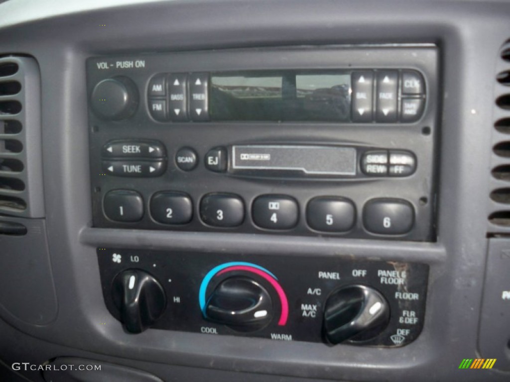 2002 F150 XL Regular Cab 4x4 - Dark Highland Green Metallic / Medium Graphite photo #16