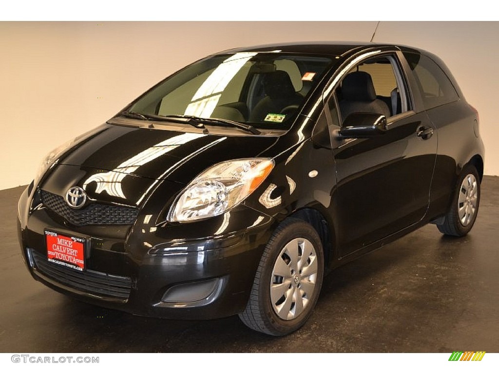 2010 Yaris 3 Door Liftback - Black Sand Pearl / Dark Charcoal photo #1