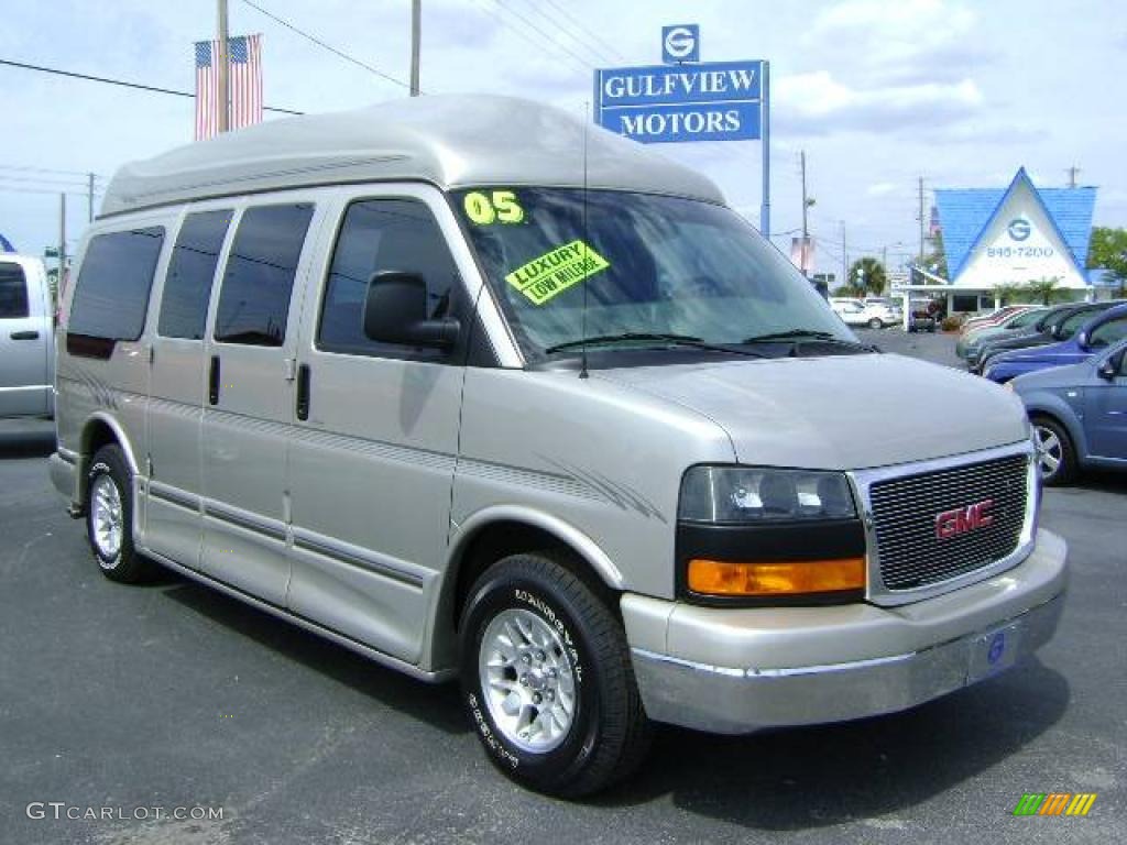 2005 Savana Van 1500 Passenger Conversion - Silver Birch Metallic / Medium Pewter photo #1