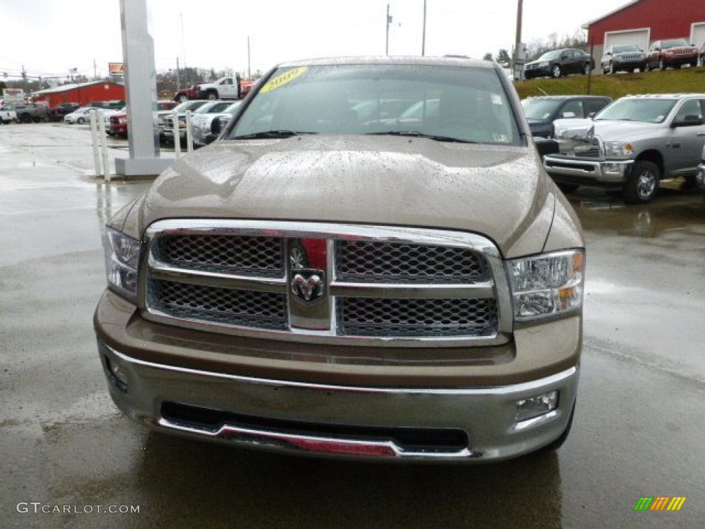 2009 Ram 1500 Laramie Quad Cab 4x4 - Austin Tan Pearl / Light Pebble Beige/Bark Brown photo #8