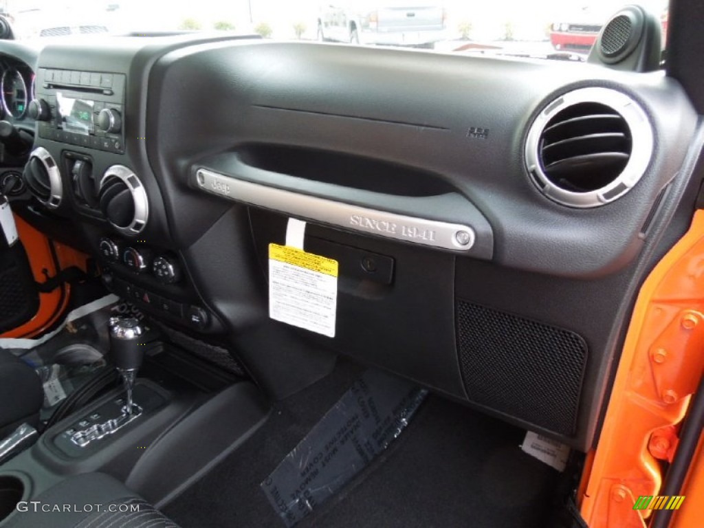 2012 Wrangler Unlimited Sahara 4x4 - Crush Orange / Black photo #23