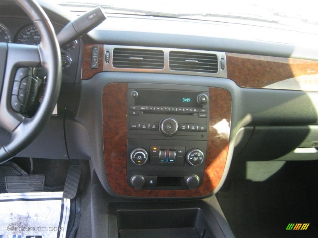 2007 Suburban 1500 LT 4x4 - Silver Birch Metallic / Ebony photo #9