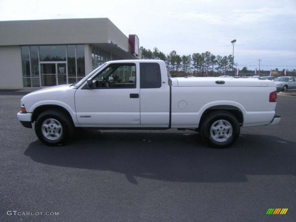 2003 S10 LS Extended Cab 4x4 - Summit White / Graphite photo #8