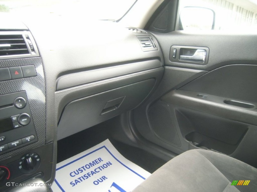 2007 Fusion SE V6 - Tungsten Grey Metallic / Charcoal Black photo #20