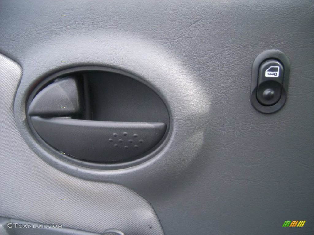 2006 ION 2 Sedan - Laser Blue / Gray photo #21