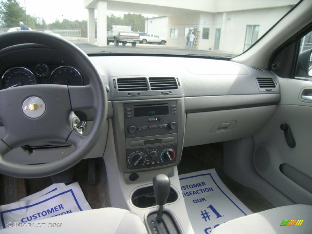 2005 Cobalt Sedan - Ultra Silver Metallic / Gray photo #13