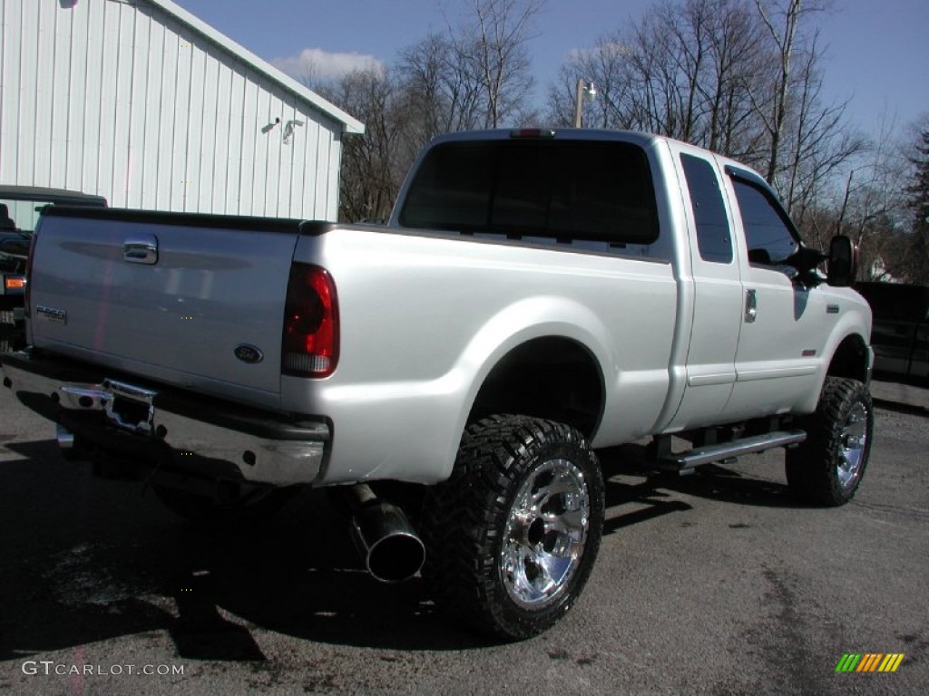 2006 F350 Super Duty XLT SuperCab 4x4 - Silver Metallic / Medium Flint photo #12