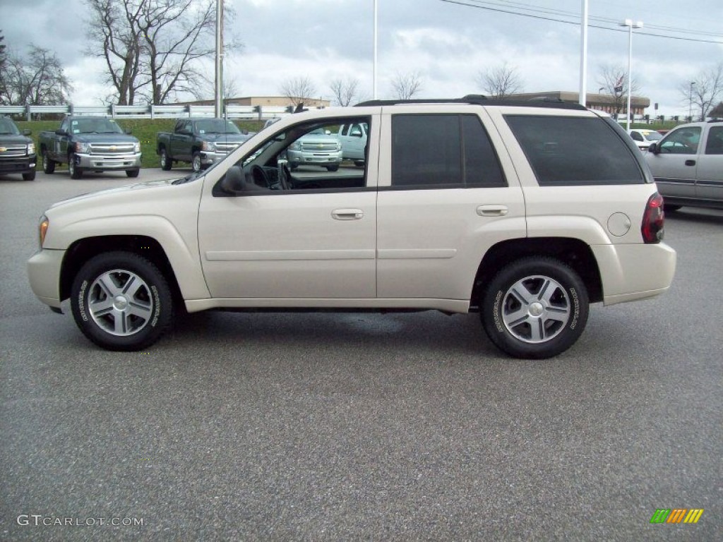 Sand Beige Metallic 2009 Chevrolet TrailBlazer LT 4x4 Exterior Photo #61837446