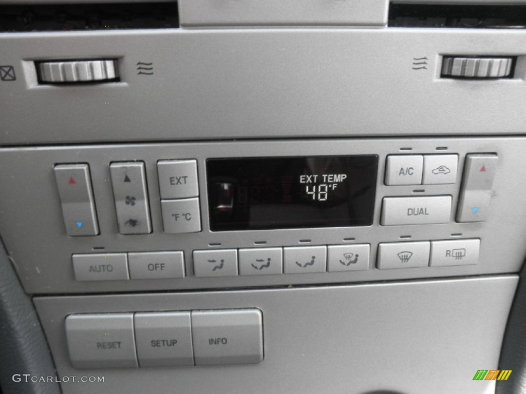 2004 Lincoln Aviator Ultimate 4x4 Controls Photo #61839318