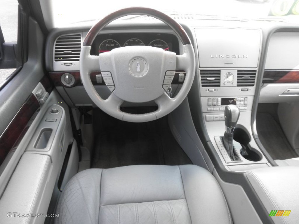 2004 Lincoln Aviator Ultimate 4x4 Dove Grey Dashboard Photo #61839369