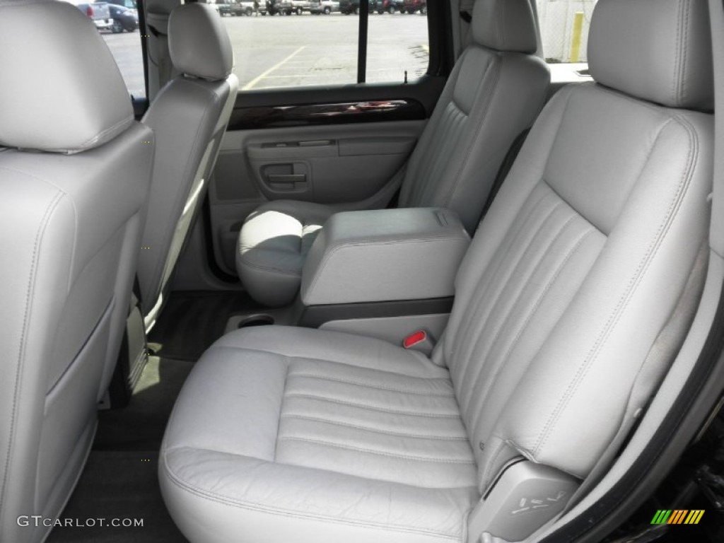 2004 Lincoln Aviator Ultimate 4x4 Rear Seat Photos