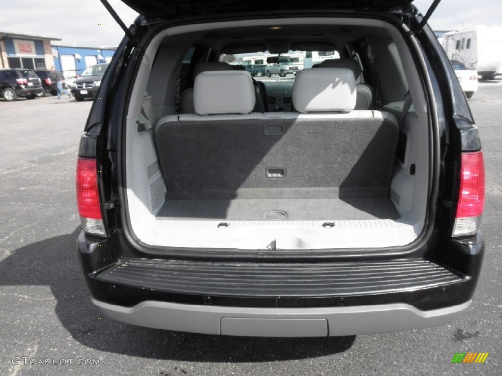 2004 Lincoln Aviator Ultimate 4x4 Trunk Photo #61839405