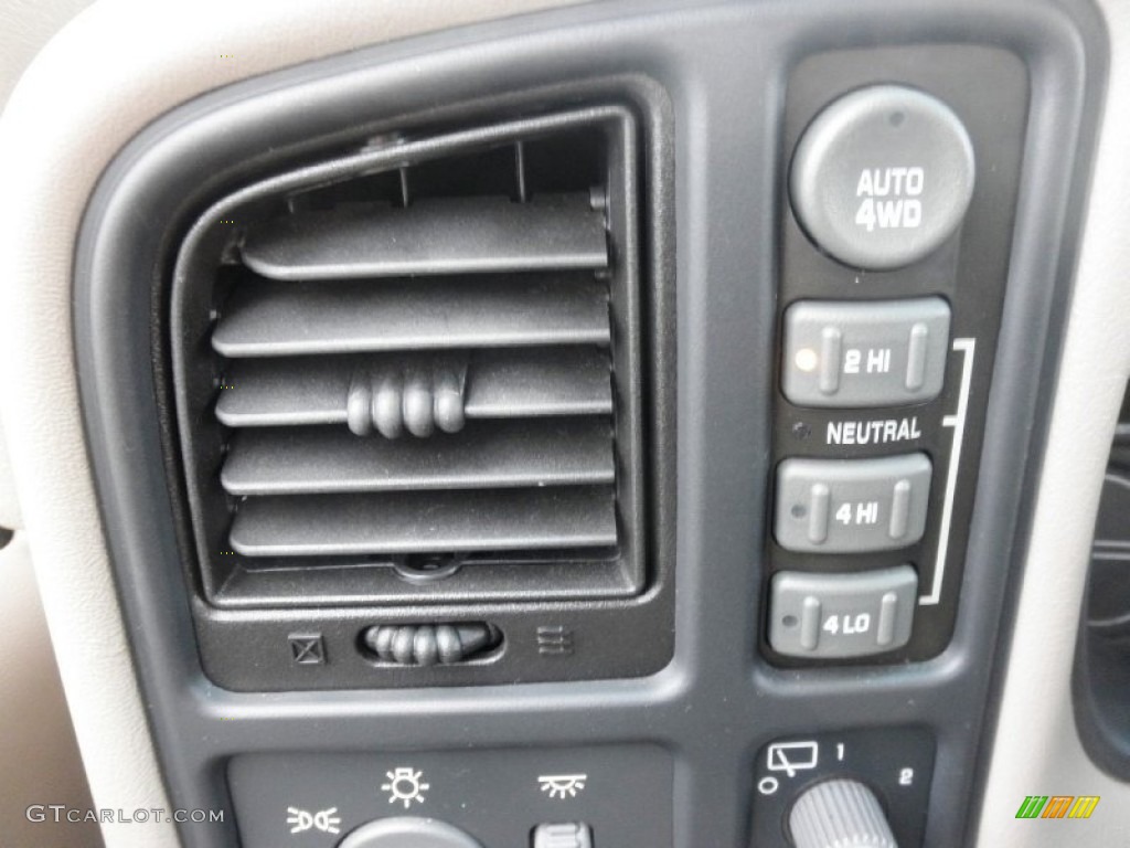 2001 Chevrolet Tahoe LT 4x4 Controls Photo #61839582