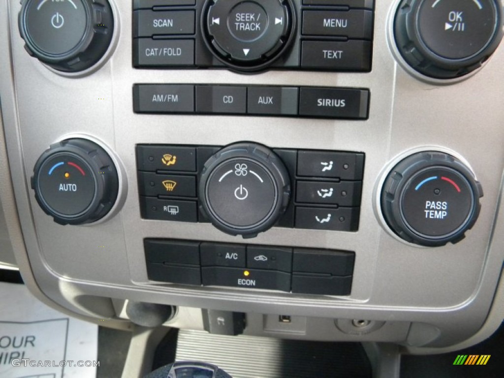 2009 Ford Escape Hybrid Controls Photos
