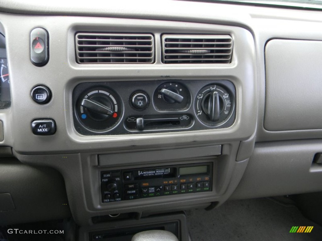 1999 Montero Sport LS - Alpine White / Gray photo #15
